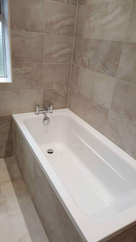 TBathroomworld's tweet photo. Bathroom installation with hanex pure arctic worksurface #idsurfaces https://t.co/d2XqxbggQe