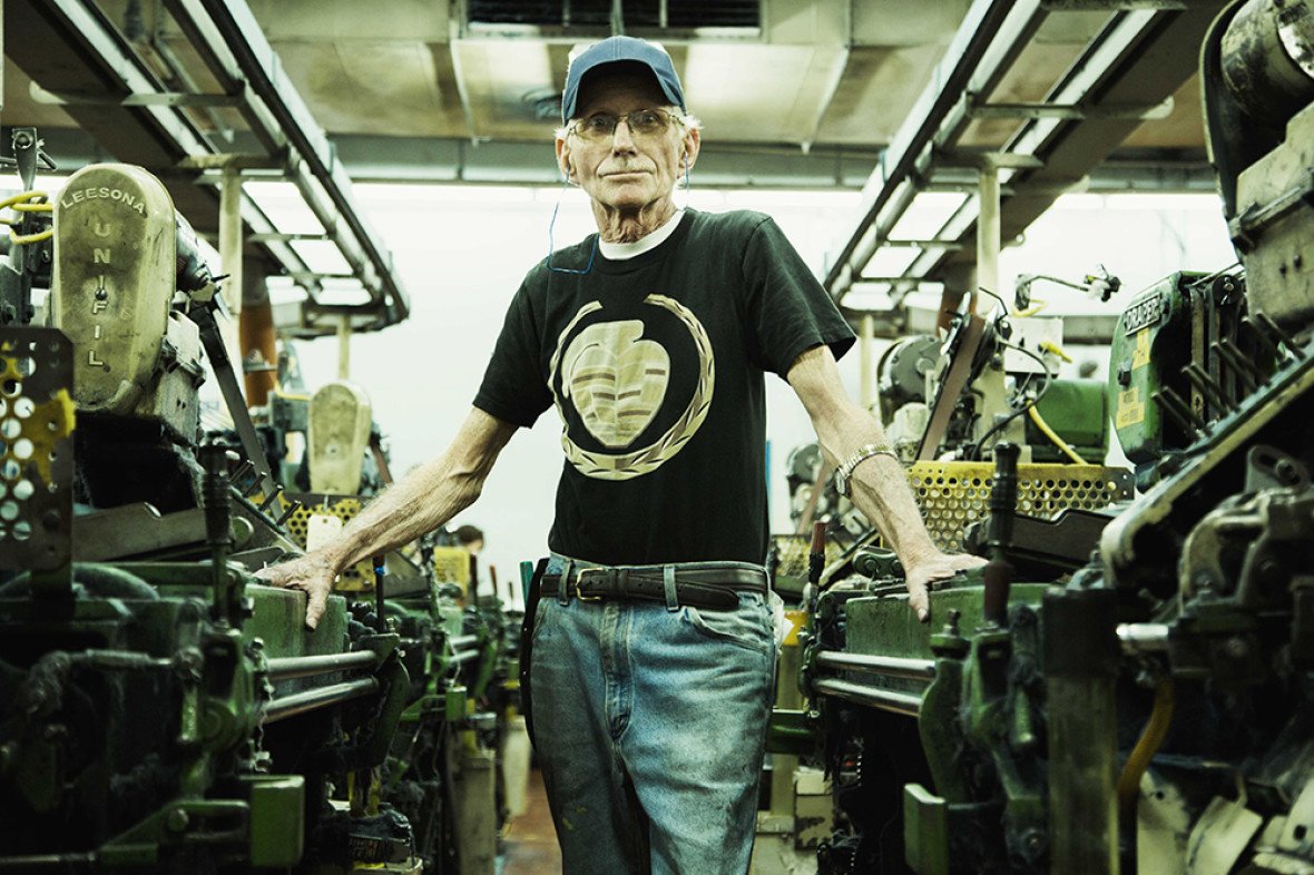 We take a look at the factory that has supplied the denim for Levi's Vintage for 100 years port-magazine.com/fashion/cone-m…