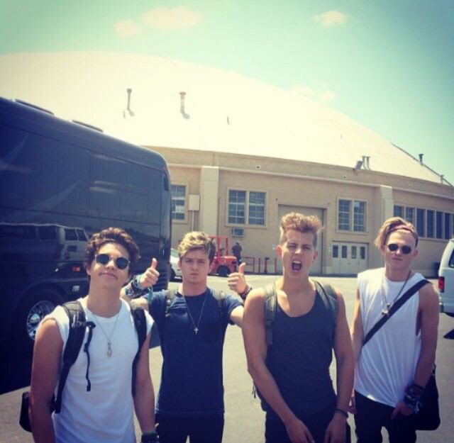 1dlovet5's tweet photo. 明日のthe vamps テスト無かったら絶対行ってた。 https://t.co/TFqxKIn8bz