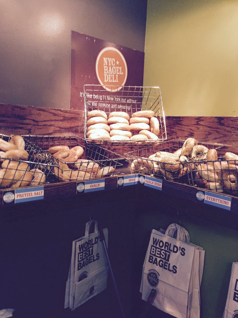 giftieapp's tweet photo. Just had to stop by @NYCBD this morning. #WorldsBest #Bagels #GroundhogDay https://t.co/XYr9N2Bi17