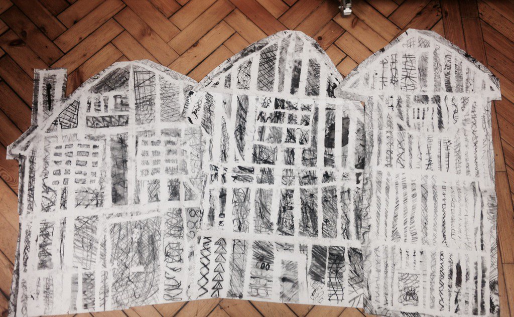 BowArts's tweet photo. Year 6 at #starprimary make collaborative Tudor houses &amp; fantastic #selfportraits with artist Emma #markmaking https://t.co/RVMfw5BSvP