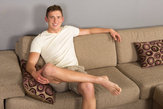 Steve is the full package: cute, sweet & fit AF --> https://t.co/7FLkCHA0LR #Gay #Gayporn https://t.