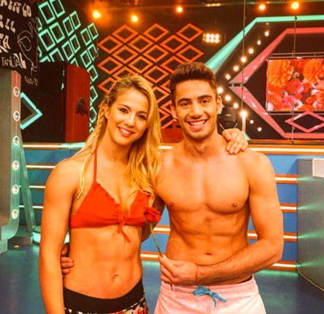 Milifenayarigna's tweet photo. #VignaTeEnciendeLaPistaTinelli  dale @cuervotinelli  llama a @flor_vigna https://t.co/UFfdjKKoiG