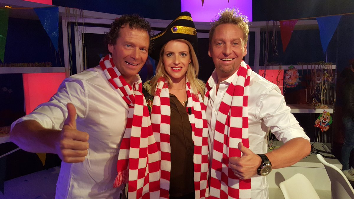 gebroedersko's tweet photo. @gebroedersko donderdag omroepbrabant "onder ons" met @snollebollekes @LammeFrans @DutchJohnnyGold #hylarisch https://t.co/P1yJtNS313