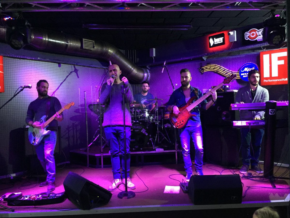 karnavalonline's tweet photo. #konser hazırlıkları tamam 1 saat sonra sahnedeyiz 😉 https://t.co/ugtmlEHbOq