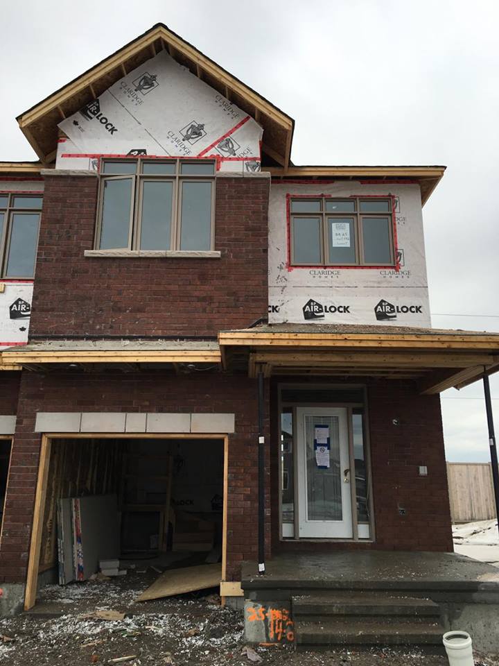 ClaridgeBWT's tweet photo. B25-142 #Progress: Another Summit townhome in the process of being built 
#NewHomes #Kanata #RealEstate https://t.co/oy159SOXjF