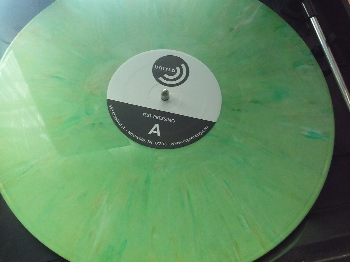 FourArmShiverKS's tweet photo. Look what came in the mail! #SmashMyRecords #ThrowingThingsRecords https://t.co/ovdk0GW9jb