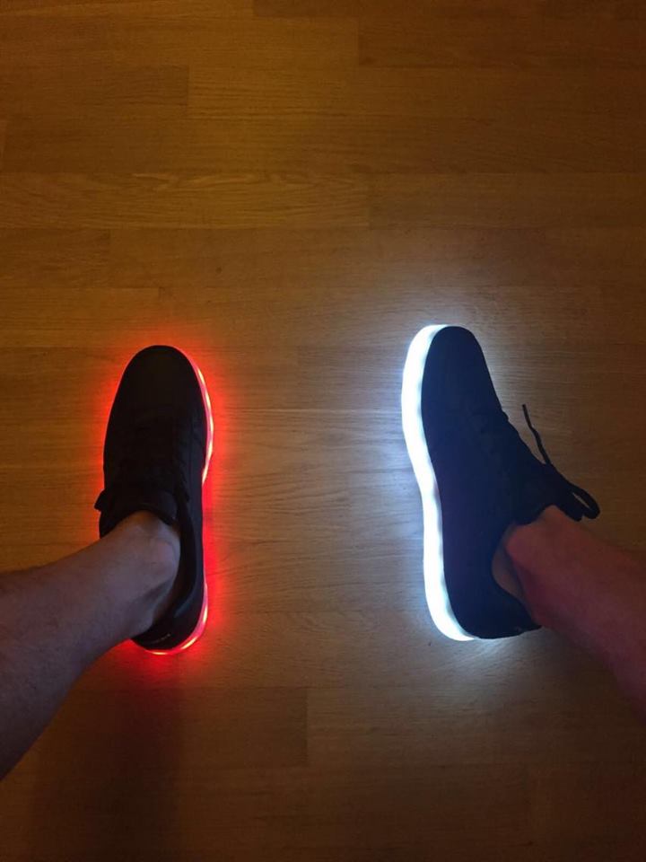 Ninidsr's tweet photo. Les véritables led shoes sont sur https://t.co/zwyJKk4WK2 uniquement ! 
Profitez des soldes jusqu'à -40% ! https://t.co/eHnc8DXtLp
