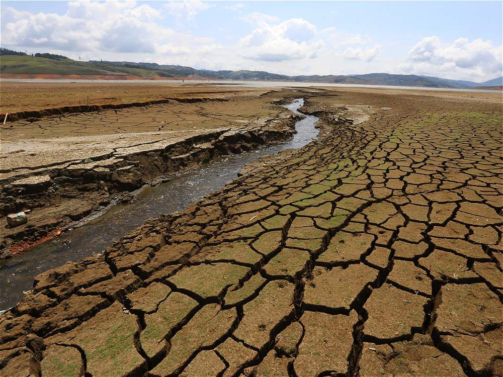 Deanews_'s tweet image. Iimágenes que deja la sequía en el Lago Calima facebook.com/notes/jose-ale…