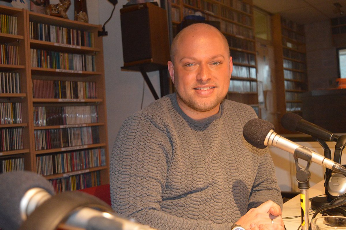RTVNunspeet's tweet photo. @jeffreykuipers promoot 'Daar sta je dan' op @RTVNunspeet bij @Bernadet21 in #EetUSmakelijk https://t.co/2d1OWg0WxQ