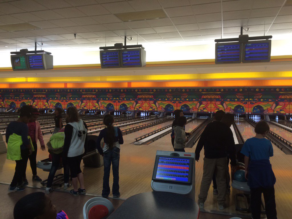 msfrerichsclass's tweet photo. This morning we BOWLED as part of our PBIS Going for the Gold celebration!! It was a blast! What a great reward!! https://t.co/p0hSCGbfto