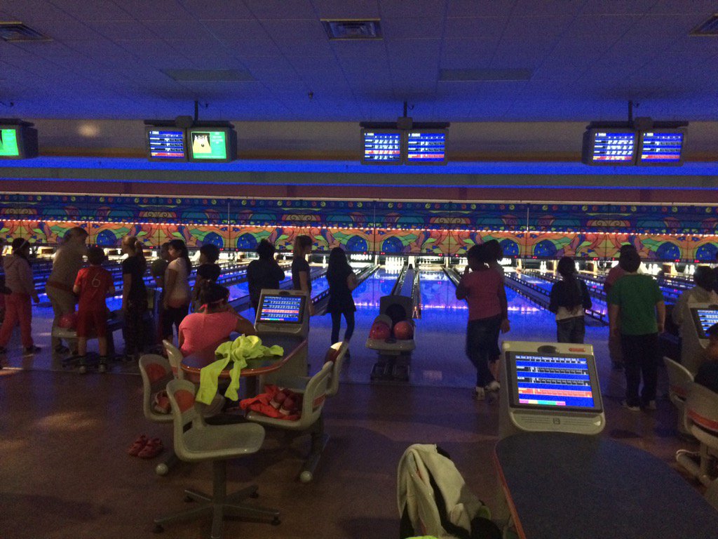msfrerichsclass's tweet photo. This morning we BOWLED as part of our PBIS Going for the Gold celebration!! It was a blast! What a great reward!! https://t.co/p0hSCGbfto