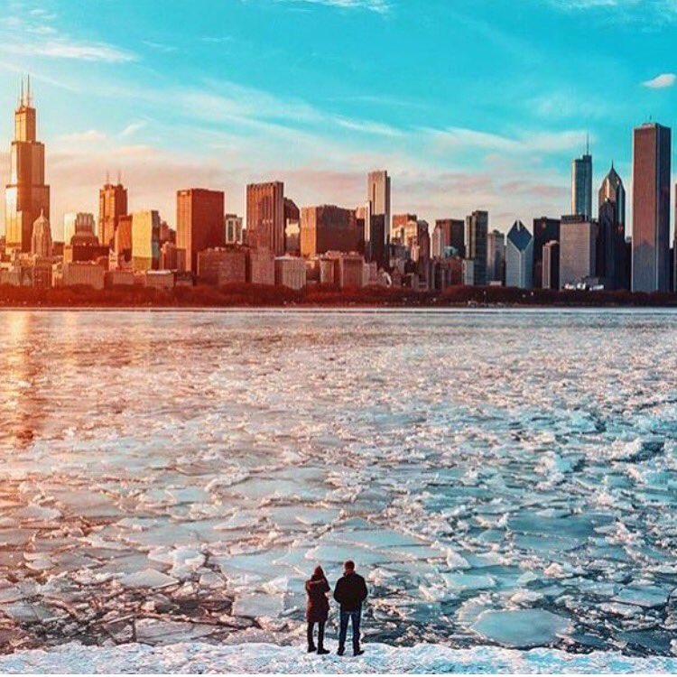 CitizenFemme's tweet photo. #traveltuesday what a spectacular sunset in Illinois, Chicago. Had to share https://t.co/Ry8niGcCVF