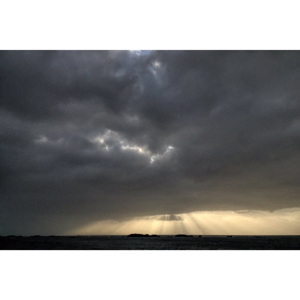 MrDavidBoni's tweet photo. #Morning from #islay at the #ardbeg distillery #whisky #sky https://t.co/vdqtpFJyW7