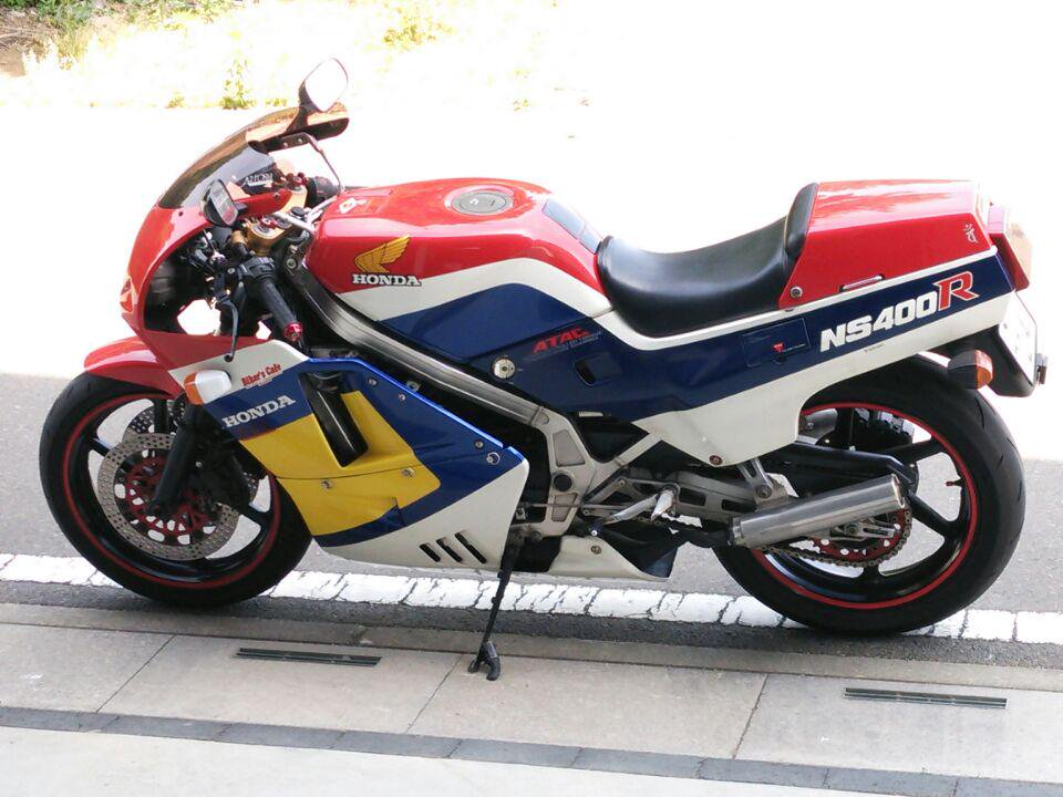 NS400RにNSR250Rのフロントカウルを被せた、NSR400R…っぽいモノ