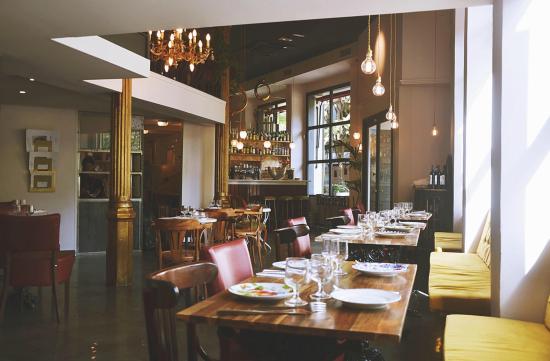 Sortir pel c/Parlament,cada cop més de moda. La Xalada,una gran opció.Original taperia per a 'xalar' de valent!