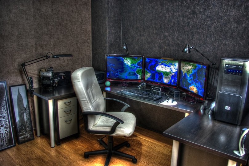 Home_Workspace's tweet image. Best and Inspiring #TripleMonitorSetup - homeworkspaceideas.com/best-and-inspi…