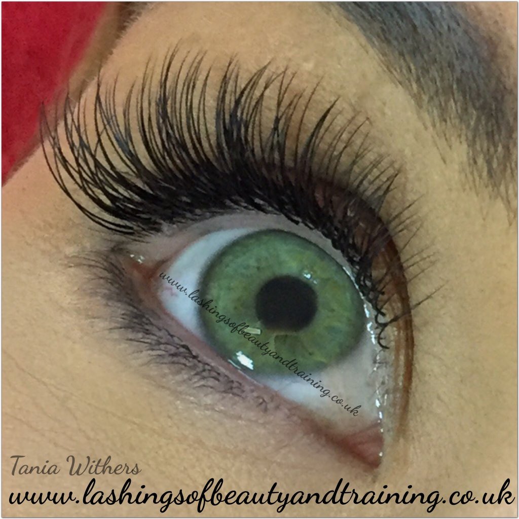 LashesPlymouth's tweet photo. Pretty green eyes 😍. Nearly fully booked for Feb by we hold a waiting list #eyelashextensions #plymouth #lashes https://t.co/mnC7MXuKh6