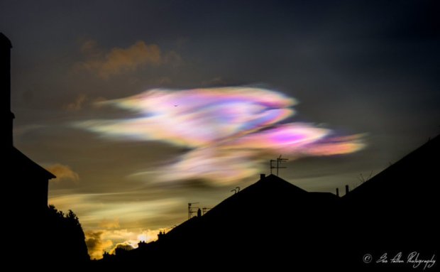 edinnews's tweet image. Weather: Edinburgh wowed by nacreous cloud display buff.ly/1X0jFfp   #Edinburgh