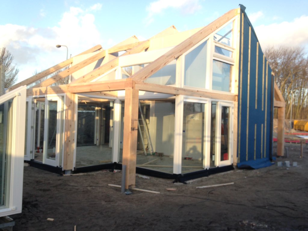 acringelberg's tweet image. Bouw vordert gestaag, kozijnen 1e woning inmiddels geplaatst. #Zonnedorp Renesse @RoggebandB