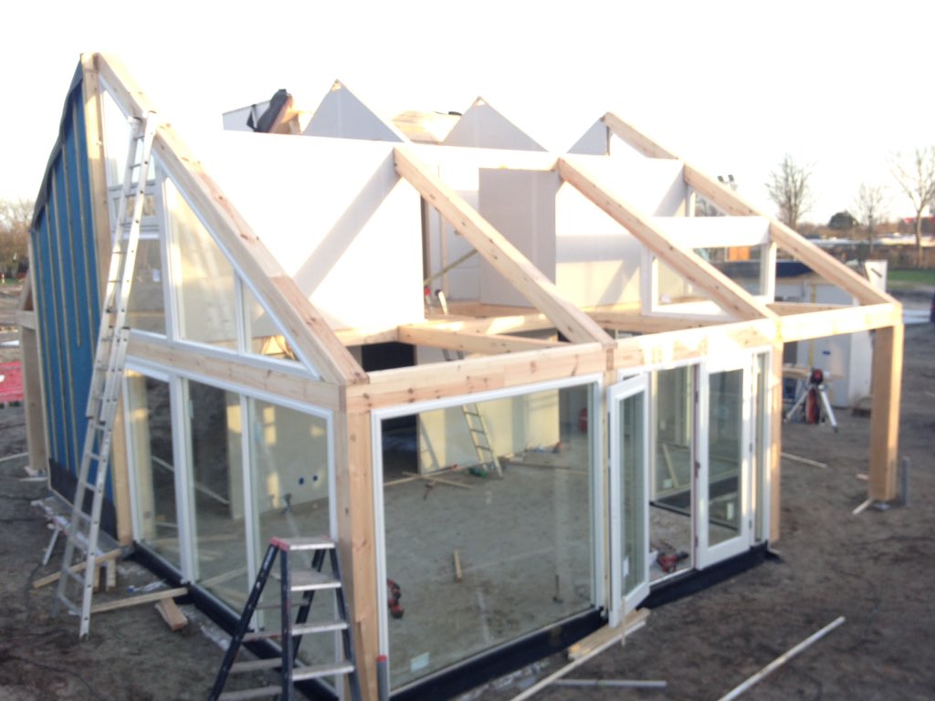 acringelberg's tweet image. Bouw vordert gestaag, kozijnen 1e woning inmiddels geplaatst. #Zonnedorp Renesse @RoggebandB