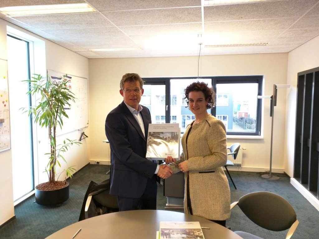Vandaag tekenden wij het contract met Koopmans voor de bouw van 16 huizen en 204 studentenkamers op Terschelling.
