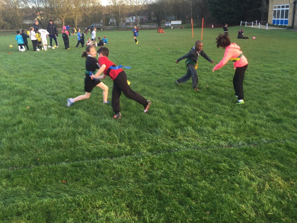 StCathsofSiena's tweet image. Working on our agility and reaction time. #tagmeifyoucan