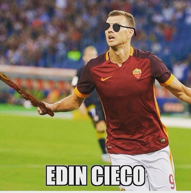GliAutogol's tweet photo. Ecco perché non vede la porta
#Dzeko #Roma https://t.co/5vFu0DjwCj