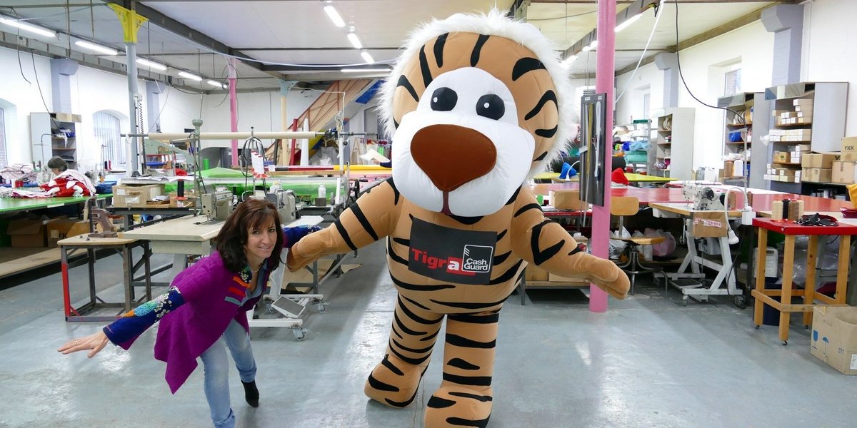 CashGuardGroup's tweet photo. A tiger promotes CashGuard https://t.co/tTN9lw0rUJ https://t.co/dBg2qEl69u