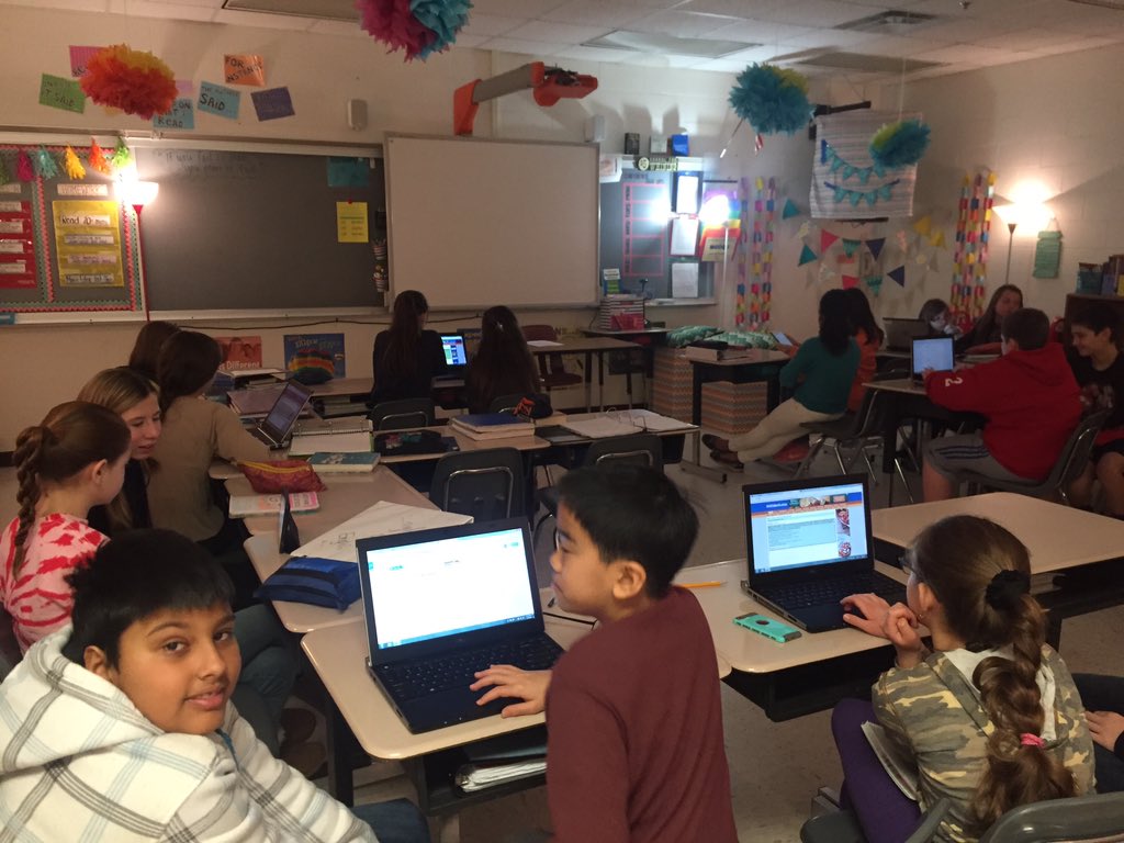 MrsMasarik's tweet image. learning with a #googlehyperdoc today! #teamlightning #byot @HPMS_Official