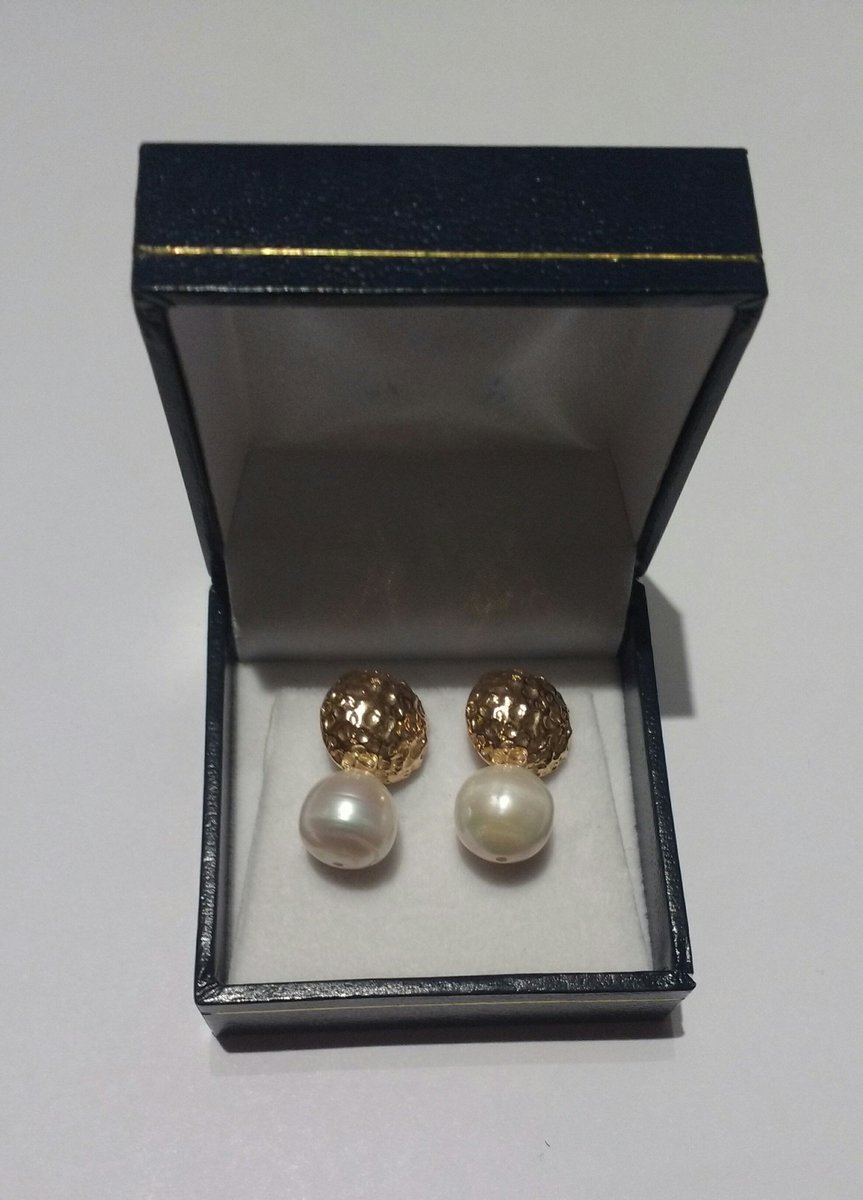 Aros Enchapado En Oro De 18kilates Con Perla Cultivada.$12990 Cel +56975772063
articulo.mercadolibre.cl/MLC-433417245-…