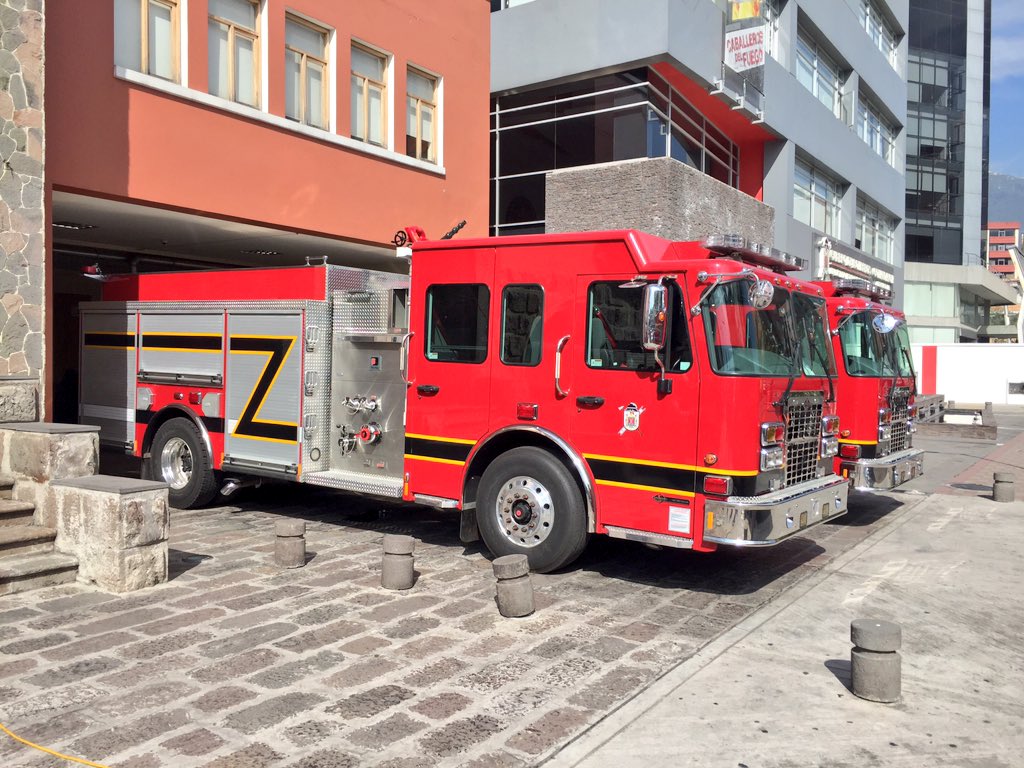 eberarroyoj's tweet photo. Presentamos a la ciudadanía las dos nuevas autobombas con las que cuenta @BomberosQuito para servir a la comunidad. https://t.co/9erPyp4hOJ
