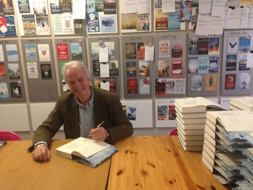 isobeldixon's tweet photo. .@davidgilmanuk signing his brilliant #GateoftheDead from the #MasterofWar series @HoZ_Books  https://t.co/Fq8gA3Zn9M