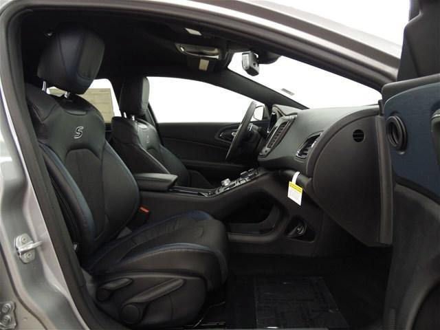 MaxMotorsButler's tweet photo. 2015 #Chrysler 200S 3.6L AWD 29 MPG Billet Silver Metallic MSRP $30,765 #MaxPrice $28,771 https://t.co/iIGUdfrXq5 https://t.co/zlzLNB2jOs