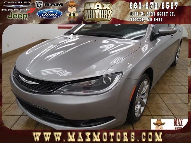 MaxMotorsButler's tweet photo. 2015 #Chrysler 200S 3.6L AWD 29 MPG Billet Silver Metallic MSRP $30,765 #MaxPrice $28,771 https://t.co/iIGUdfrXq5 https://t.co/zlzLNB2jOs
