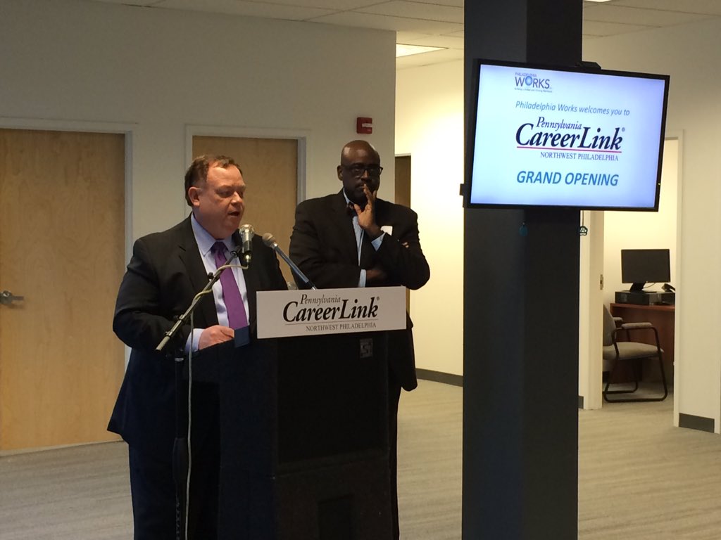 Philaworks's tweet photo. .@wmstrahan of @ComcastFreedom thanks staff and career seekers who make this center come to life. #jobs4philly https://t.co/0wkNwJwgj4