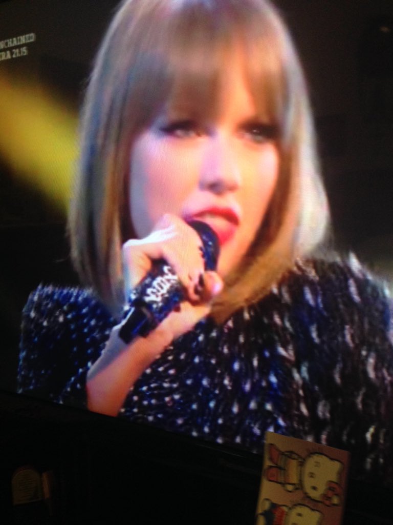 lovejeonself's tweet photo. how beautiful you taylor❤️@taylorswift13 #mtv8 #taylorswift #xfactor8 https://t.co/nkLdxVm14K