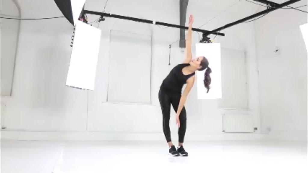 tennisfanSG's tweet photo. And her fav stretching exercise! #TrainWithAna https://t.co/PwDidEh0CI