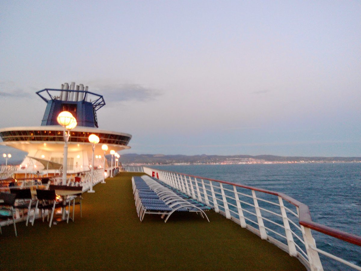 Xplorandomundo's tweet photo. #Crucero Brisas del Mediterráneo #Pullmantur. Embarque https://t.co/CcwWbwGfLS
#vacaciones #mediterraneo #viajes https://t.co/OXKfeOHZWK
