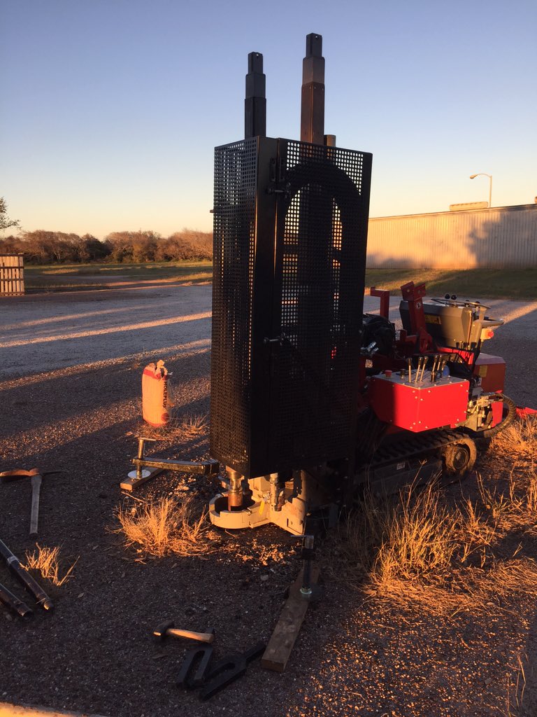greentrackdrill's tweet photo. Long shadows after a long day Sampling through asphalt surface with #EORM for PID testing of VOCs. https://t.co/jJAbm73R4b