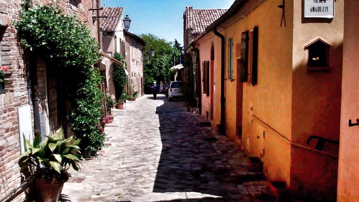 foodoorit's tweet photo. #Santarcangelo di #Romagna ci ha accolto proprio come i suoi abitanti. https://t.co/UNaXeym1hY @erstartup @ERTourism https://t.co/ZYPmqMihDO