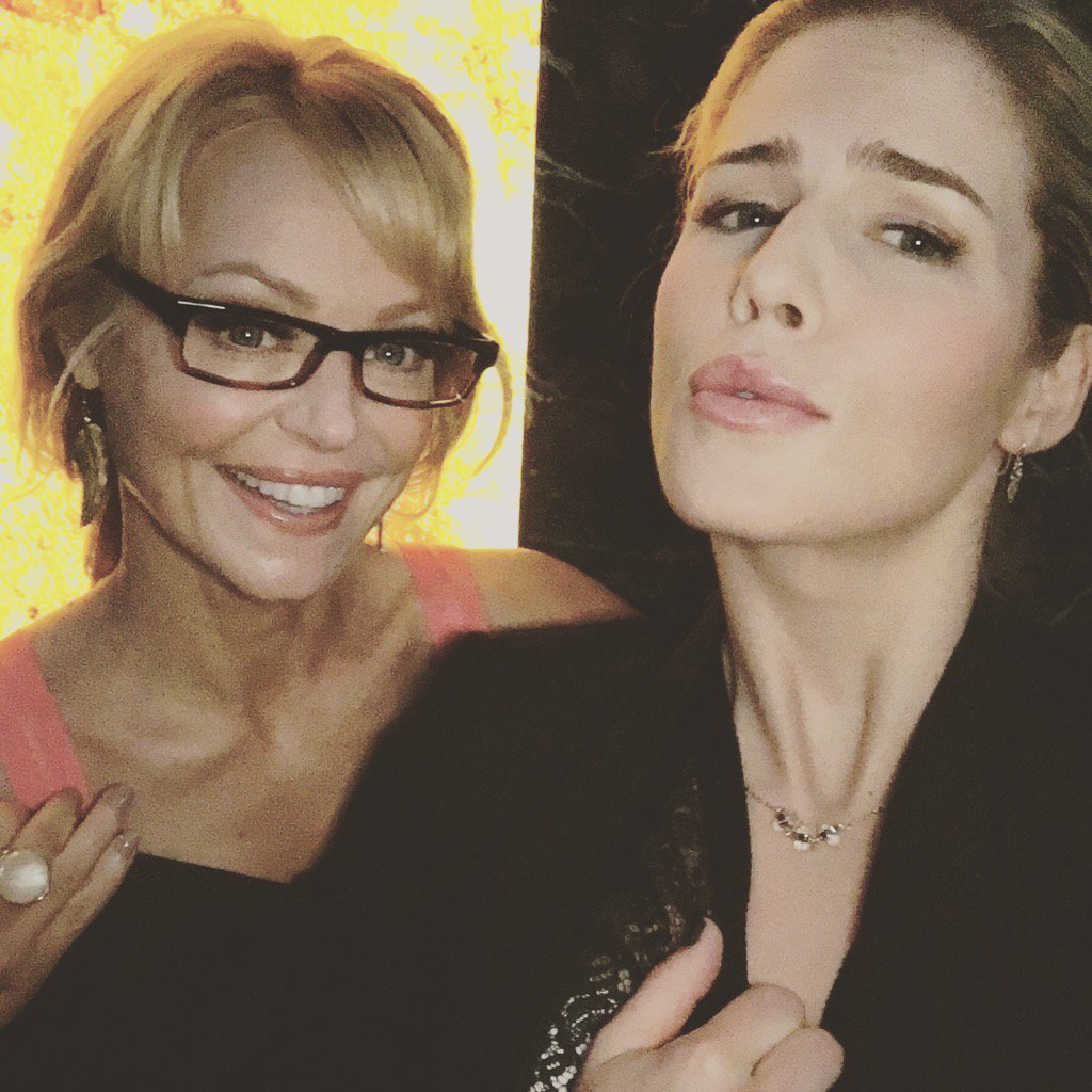 charlotteross's tweet photo. #rolereversal 🤓 #MeandEm #arrow https://t.co/LoI2VethFb