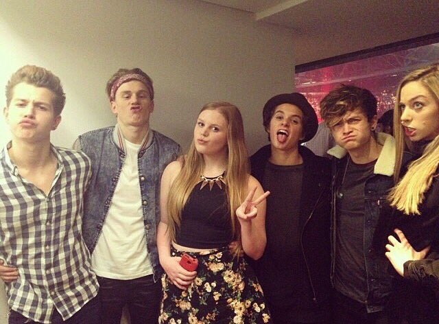 2 years ago me and <a href="/catherine_snell/">Catherine Snell</a>  met the vamps😩💕