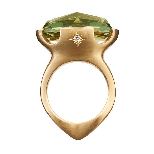 Gar131Info's tweet photo. The Bloom &amp; Bling ring by Corinna Heller is made of green amethyst, diamonds &amp; 18ct gold! https://t.co/9qai364DPs https://t.co/6NnLCfCGX5
