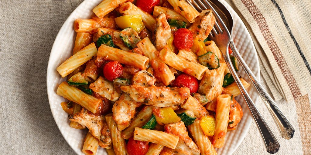IcelandFoods's tweet photo. January might be over but if you're still looking after your weight, look for our exclusive @SlimmingWorld meals! https://t.co/k3jNYqJXR5