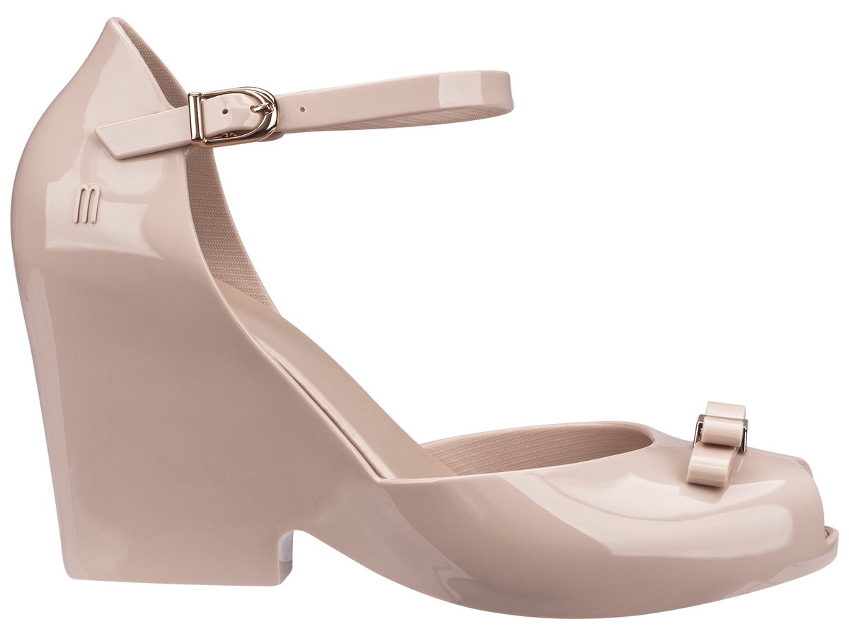 LojaMelissa's tweet image. Com inspiração na dança clássica, o novo salto de Melissa: Lady Love. #Preview2016
lojamelissa.com.br/preview2016/la…