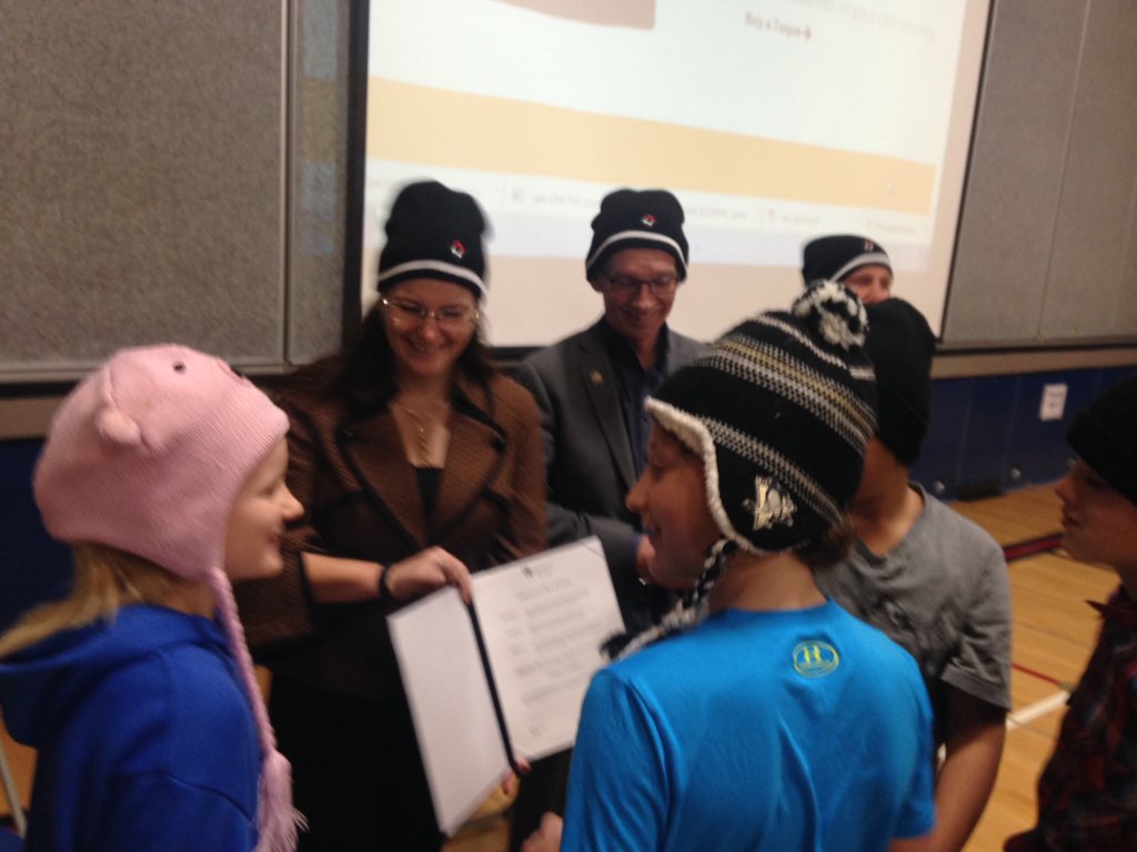 TimberleaSchool's tweet image. Toque Tuesday Kick off Assembly @CentreofHopeYMM Fantastic support!  #helpingymm #raisetheroof #whytimberlearocks