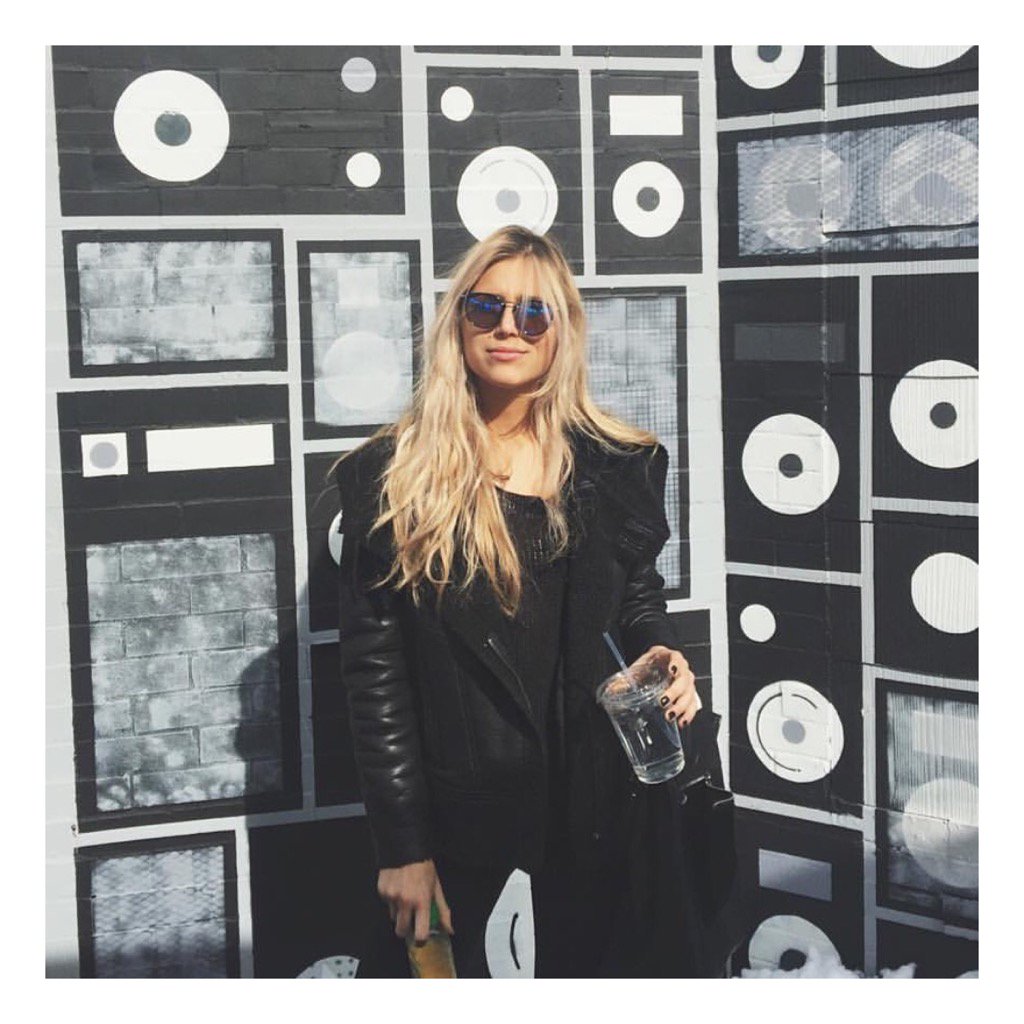 Ystruly's tweet photo. We Love @sachasophiamusic 💛Abbey Sunnies! #Ystruly #Shop #Fashion #Sunglasses #Blog #Tuesday #Styleblogger 👓 https://t.co/ydu5hLrHGK