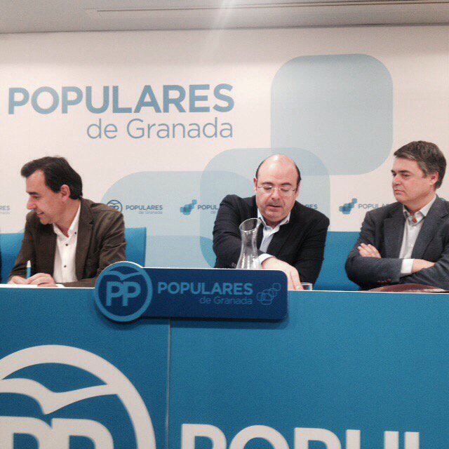 nnggGranada's tweet photo. Junta Directiva del @ppgranada con  @martinezmaillo @SebastianGR1965 @JuanMa_Moreno "Nos importa España y su bien" https://t.co/bFdwNfifcu