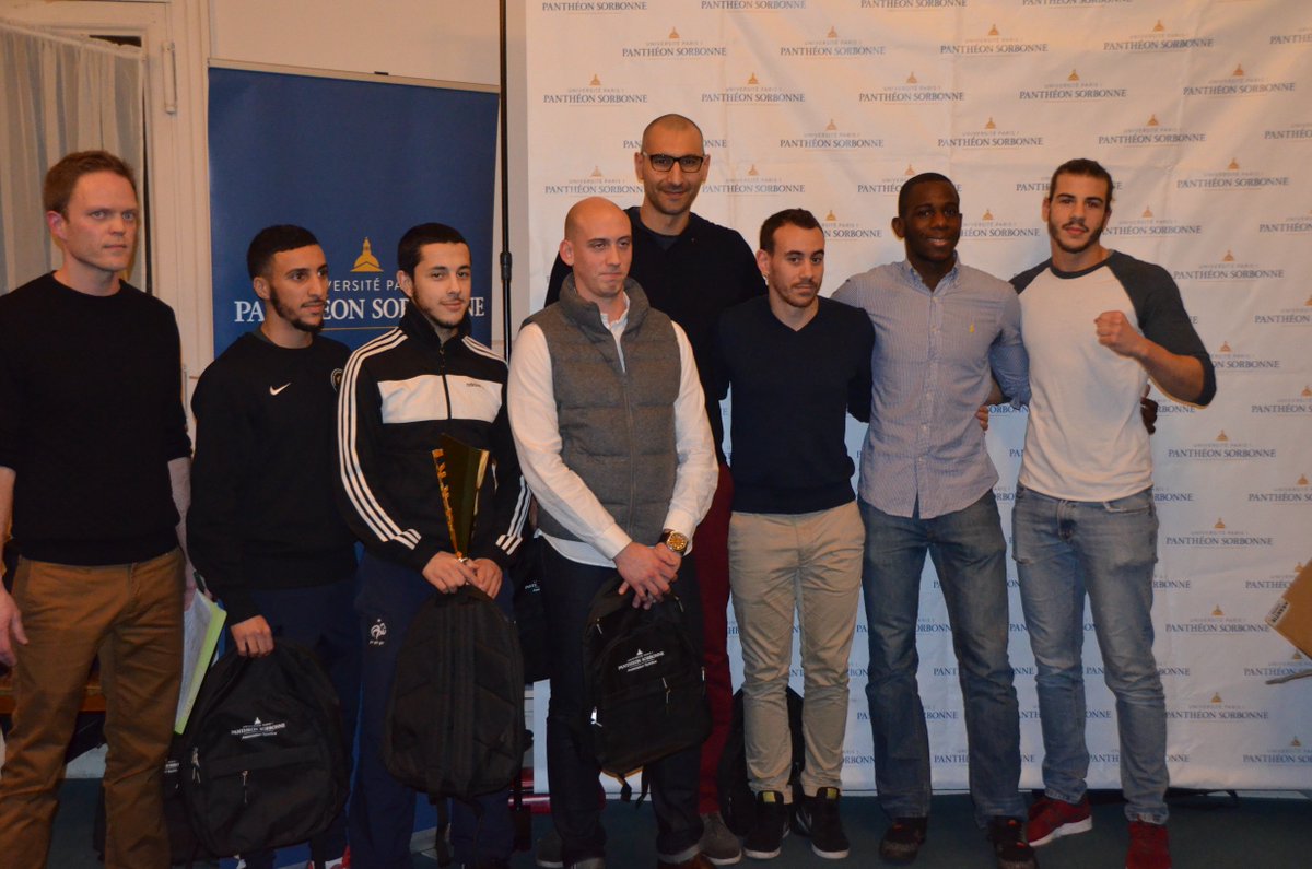 SorbonneParis1's tweet photo. Un grand bravo aux étudiants sportifs de @SorbonneParis1 champions de France en #futsal, #escrime & #boxe ang #GoUP1 https://t.co/EjGZu8Mqps
